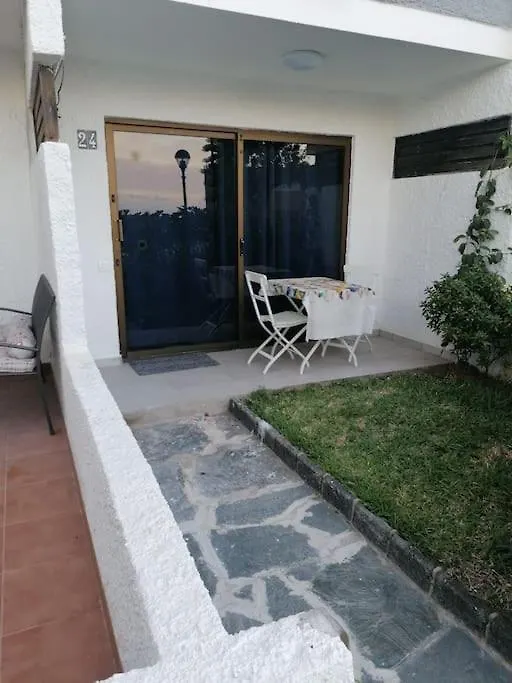 Quiet & Bright Apartment With Private Garden Μασπαλόμας 0*,